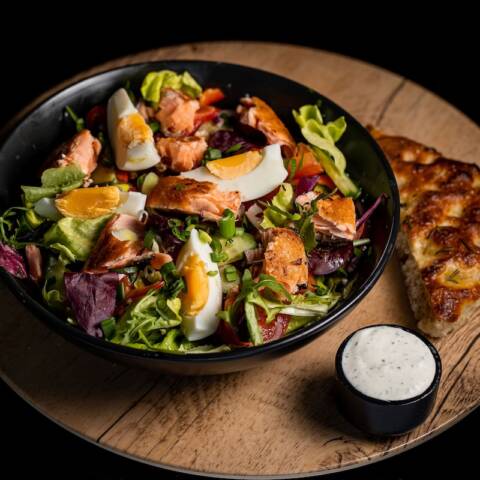 Salata cu somon proaspat 400g