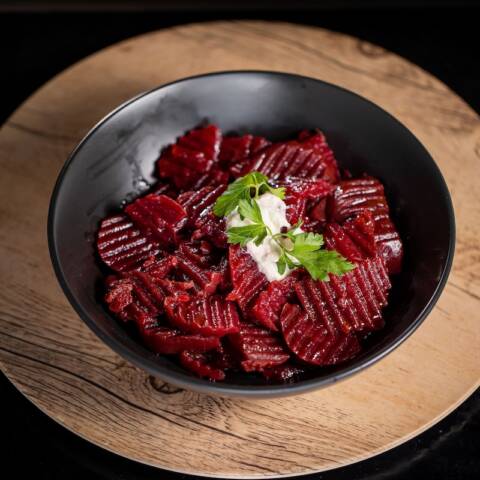 Salata de sfecla rosie cu sos de hrean si smantana 200g